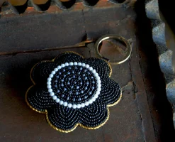 Avaimenperä Mum's Mustaorvokki