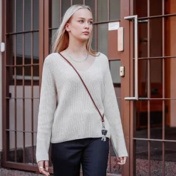 Avainkaulanauha Miiko pitkä ruskea hirvennahkaa pituus n. 124 cm