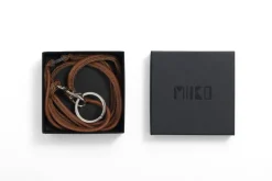 Avainkaulanauha Miiko ruskea hirvennahkaa pituus n. 47 cm