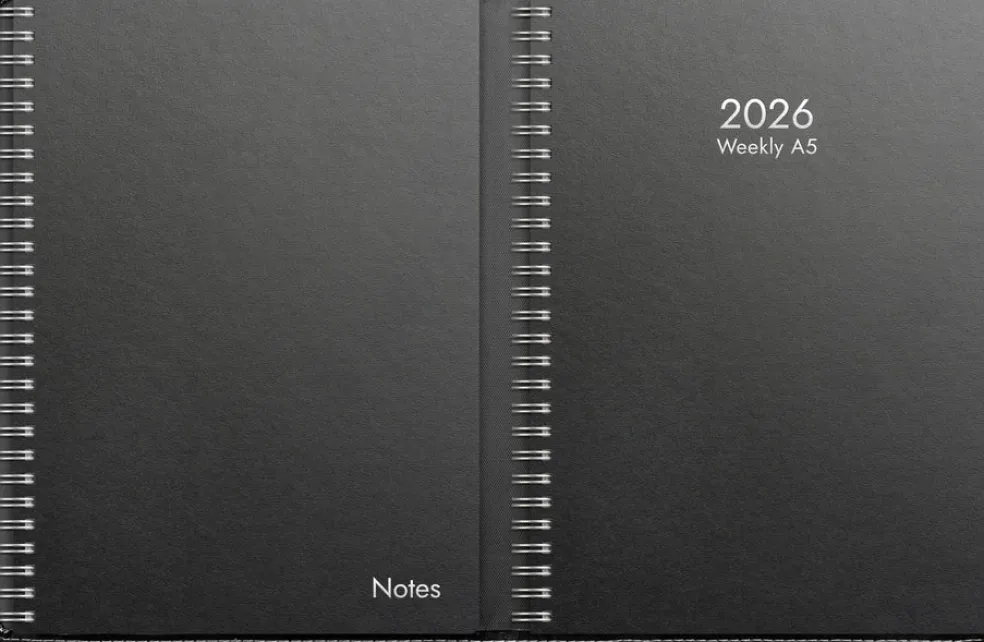 Iso Notes (kalenteri + kierrevihko) musta keinonahka 2026