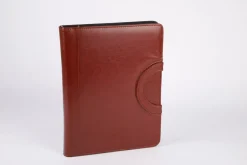 Kokouskansio PU ruskea kahvoilla, 2 renkainen