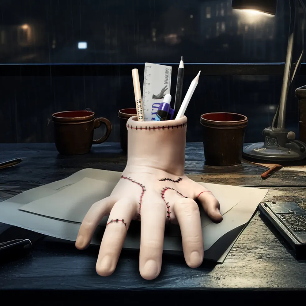 Kynäpurkki Wednesday The Thing