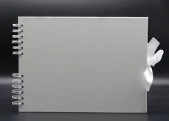 Leikekirja, 40 valkoista kartonkilehteä, rusettisuljenta