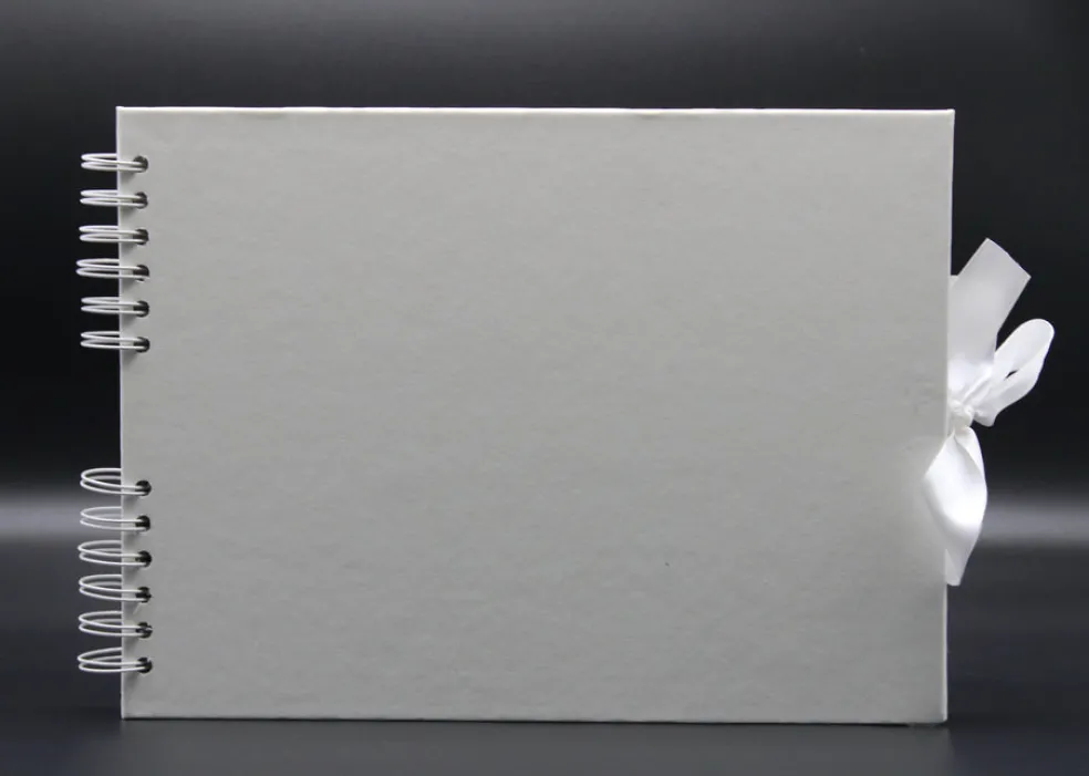 Leikekirja, 40 valkoista kartonkilehteä, rusettisuljenta