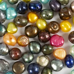 Makeanvedenhelmet 60 kpl/5-6mm helmiäisvärit