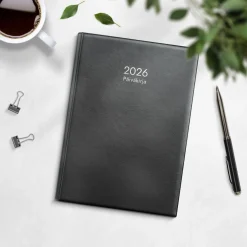 Päiväkirja musta muovikansi parikierresidottu 2026
