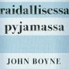 Poika raidallisessa pyjamassa