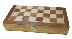 Shakki puulaatikossa