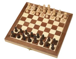 Shakki puulaatikossa