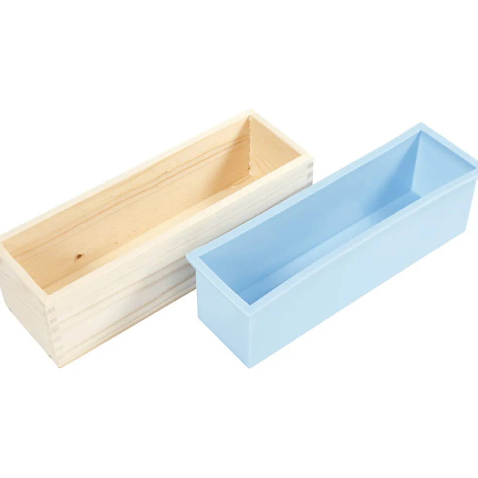 Silikonimuotti puurasiassa saippuanvalmistukseen