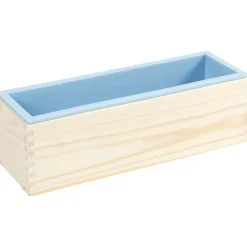 Silikonimuotti puurasiassa saippuanvalmistukseen