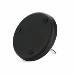 Sormusteline musta metallinen kissa Balvi